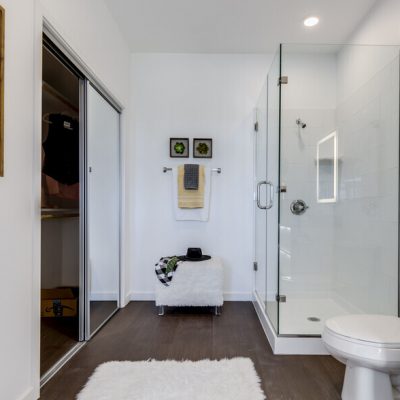 Corner Shower Door R0001